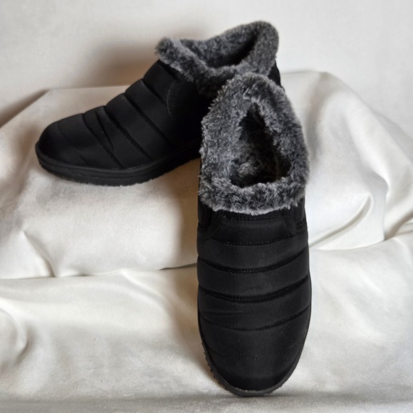 Minnetonka Shoes - Minnetonka Womens 7M Black Quilted Puffer Faux Fur Lined Slippers Gorpcore